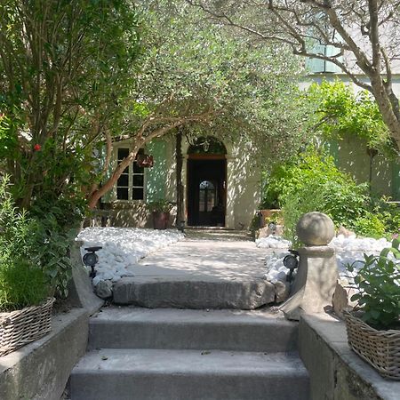 LA FUGUE -Demeure historique située dans un château fort -Proche de UZES et NIMES Brignon Exterior foto