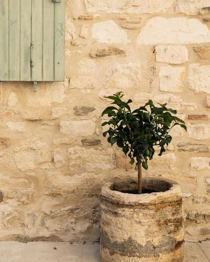 LA FUGUE -Demeure historique située dans un château fort -Proche de UZES et NIMES Brignon Exterior foto