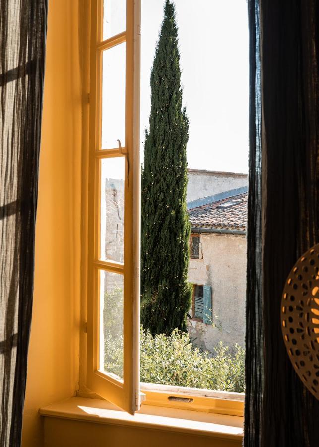 LA FUGUE -Demeure historique située dans un château fort -Proche de UZES et NIMES Brignon Exterior foto